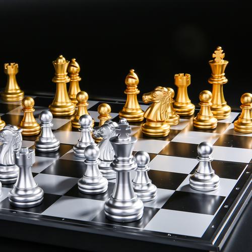 Nhà giáo ưu tú Phạm Gia Trúc (thứ hai bên phải) và Nhà giáo ưu tú Phan Hữu (thứ hai bên trái) tại Học viện ANND năm 1993.